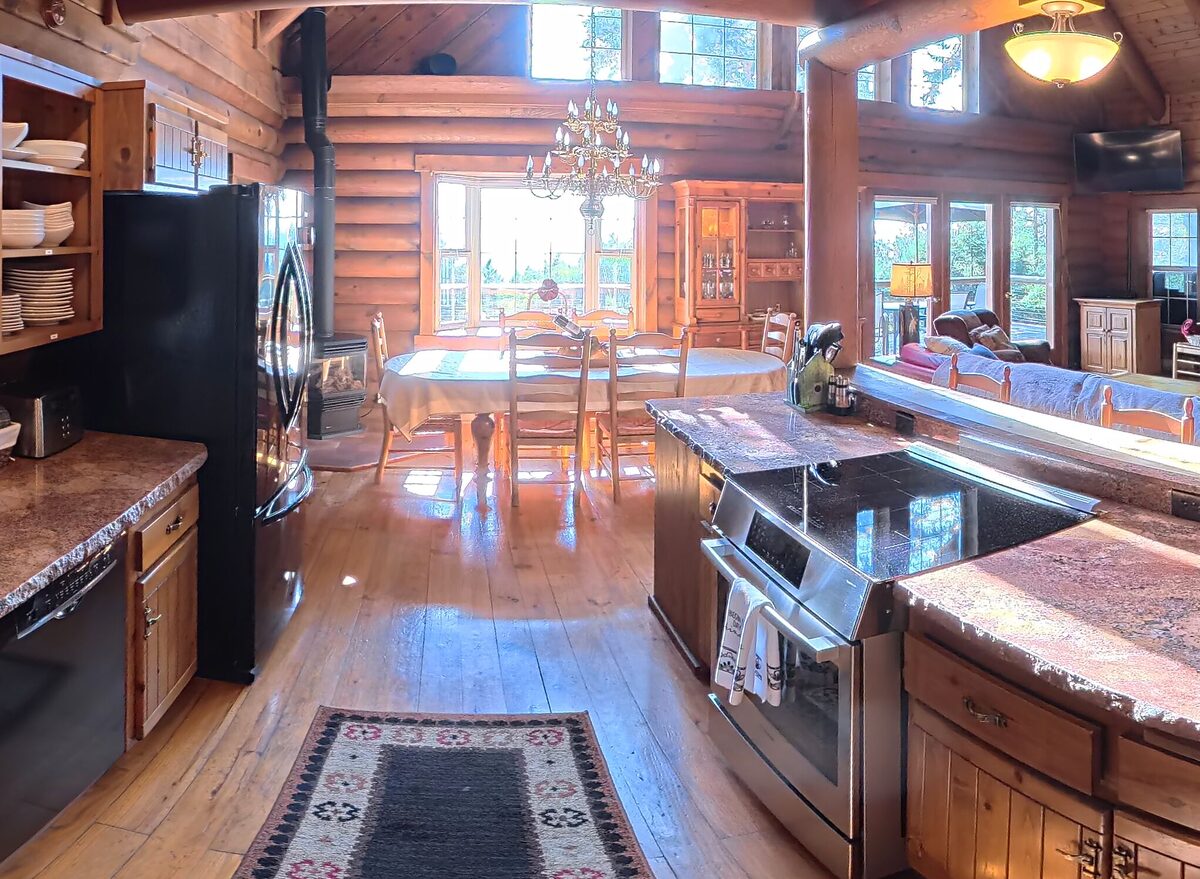 Full kitchen